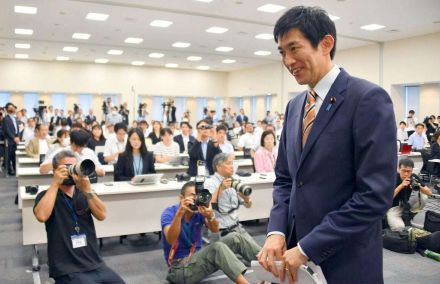 「新しい羽根で飛ぶ」出馬表明の小林鷹之氏が自民再生に意欲　ベテランは世代交代警戒