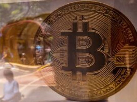 ビットコインは８月に入り下落、回復に遅れ－仮想通貨は全般的に不調