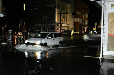 茨城県で激しい雷雨　停電も　JR常磐線土浦―水戸間運転見合わせ　