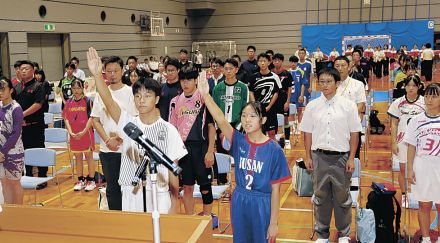 復興の歩み、４６チーム闘志　氷見で全国中学ハンド開幕　西條・井上主将「春夏連覇目指す」