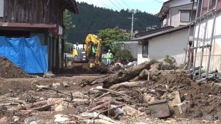 「住めなくなるのが一番悲しい」記録的大雨から3週間…住民ら少しずつ前へ　酒田市北青沢で土砂撤去始まる【山形発】