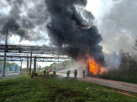 ロシア中部の石化工場で爆発・火災、3人負傷