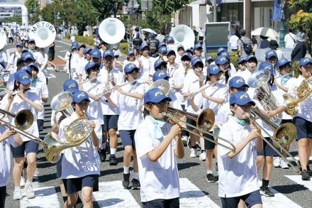 OMF盛り上げる音色、楽都に響く 吹奏楽パレードと合同演奏会　長野県松本市