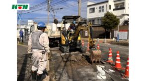 佐世保駅ちかくで水道管が破裂、復旧作業中