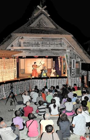 夜彩る熱演　「夏の檜枝岐歌舞伎」上演　福島県檜枝岐村