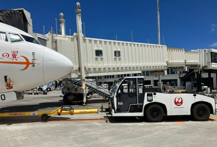 JAL、国内初の電動トーイングカー　CO2ゼロで737けん引、那覇空港