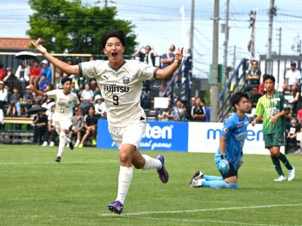 川崎FU-15生田が決勝でも爆発的攻撃力発揮!岐阜U-15に4発快勝クラセンU-15初制覇!!