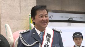 神奈川県警の「痴漢・盗撮撲滅大使」に川合俊一さんが就任　選手時代に得意のブロックも披露