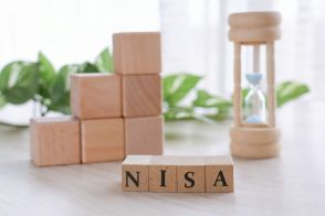 毎月NISAに「1万円」積み立てています。昇給で「月2万円」に増やせそうなのですが、NISAより「iDeCo」に1万円を積み立てるべきでしょうか？