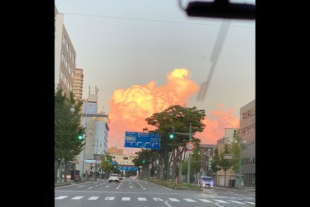 夕暮れ時にふと目にした駅前の光景が「ガチかと」「一瞬びっくり」　偶然捉えられた圧巻の自然現象