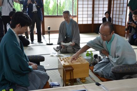 【王位戦】渡辺明九段敗れ崖っぷち「序盤の早いところでまずくしてしまった」