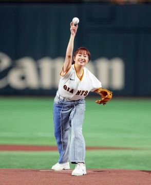 【巨人】ももクロ・佐々木彩夏が始球式「ちょっと力んでしまって」