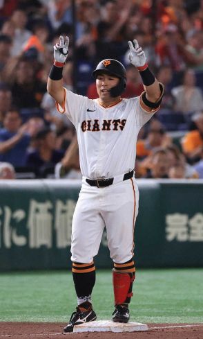 巨人・浅野翔吾がプロ初の三塁打　一塁ベース到達後、ピッチを上げて加速