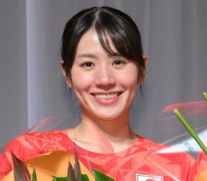 「ついにヲタ界のトップに」志田千陽、推しの山下美月に銅メダルかけ…2ショットに反響「登り詰めましたね」「志田さんもメチャかわいい」