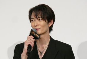 岡田将生「お腹減っちゃって」と平謝り　『ラストマイル』舞台挨拶中にハプニング