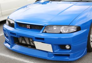 新車購入から28年！ 日産R33「スカイラインGT-R」はフレンチブルーに惚れて衝動買い…年間走行5000キロは過保護すぎですかね