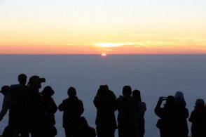 入山規制始まった富士山　記者が見た登山客の変化と今後の課題