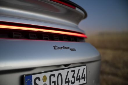 ポルシェ『911ターボ』50周年記念仕様の日本予約を開始、価格は3642万円から