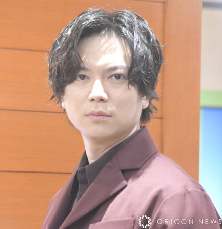 小説家のNEWS加藤シゲアキ、左利き・クセ字は「個性」　愛用万年筆に思い「ペンに選ばれる」