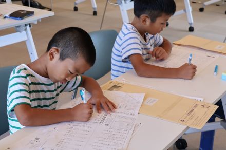 息抜きは「四字熟語」のカードゲーム　夏休みに挑戦する漢字検定　元気いっぱいの勉強会