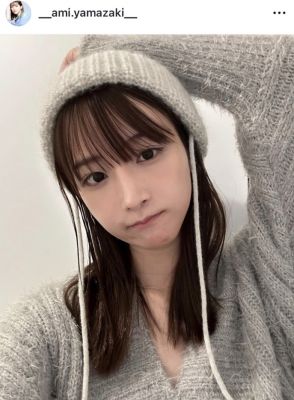 山崎あみ、超ミニドレスで“太もも美脚”　妖艶ボディに反響「たまらなくいい」「あーみん最高」「美の極み」