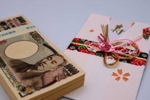 祖父から「孫の将来のために」と200万円を受け取りました。貯金する予定ですが「贈与税」は支払わないといけませんか？