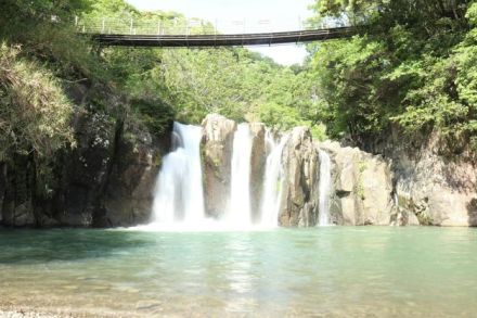 川遊びで体調不良、新たに23人症状　川の水が原因の感染症の疑いも