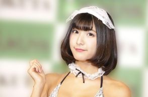 ＜彩川ひなの＞黒ランジェリーで美しいボディーライン　「#きょうのハレンチボディー」公開