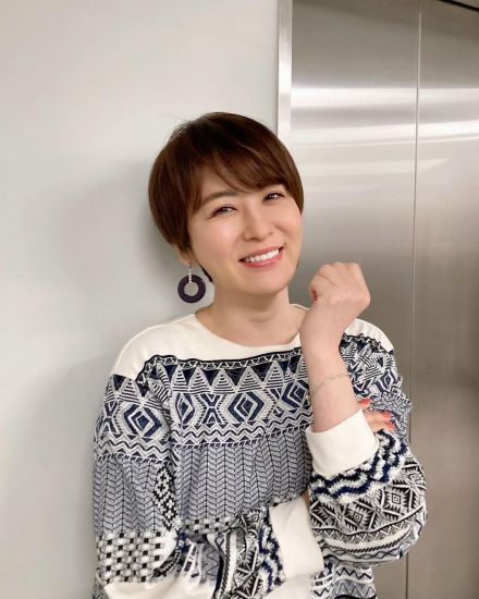 〝餃子まみれ!?〟50代女優に女王からレアなプレゼント「素敵すぎます」「めっちゃかわいいいい！！！」