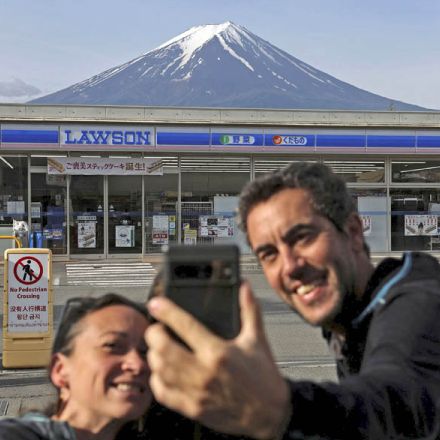 “富士山隠し”の幕をコンビニが撤去していた…インバウンド急増の複雑心境を地元飲食店が吐露