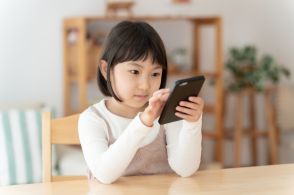 小5の娘が「みんな持っているからスマホが欲しい」と言ってますが、早すぎますか？子どものスマホ契約で親がやるべきことはありますか？