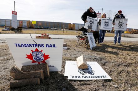 カナダ鉄道貨物輸送停止へ、2社の労使交渉決裂