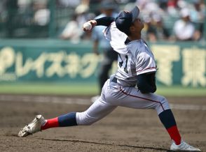 甲子園で「魔球みたいになっている」京都国際・西村一毅が操る、低反発バットに“効く”球種とは…「フルスイングさせない」秘密を読み解く