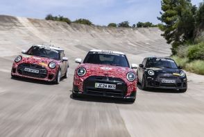 MINI「JCW」新型、今秋デビューへ…EVと内燃エンジンを設定