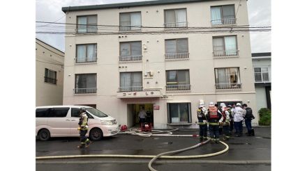 「火と煙が建物から出ている」　アパートの一室燃える火事　５平方メートル燃え７０代女性がけが　札幌市