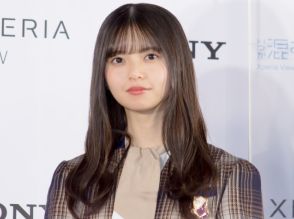 齋藤飛鳥、田舎のスナックでやしきたかじん聴いて呑む　「趣味が渋い」「上級者すぎる」