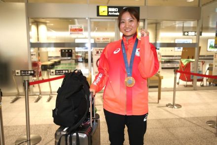 【フェンシング】尾崎世梨が帰国後初の地元北海道に凱旋　ロス五輪での個人戦出場と団体金誓う