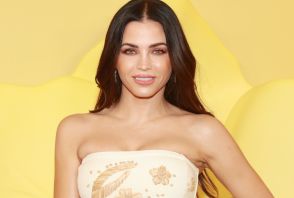 ジェナ・ディーワン、娘が生後2か月に！授乳写真を公開