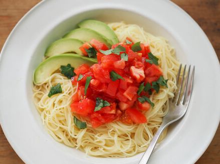 【夏のひんやり冷製麺レシピ】 トマトマリネは夏の麺のお供に大活躍 麺はカッペリーニかそうめんで！