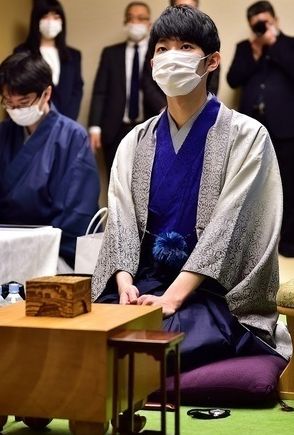 「おっとり流」のもたれ戦術　斎藤八段が羽生九段に快勝でＡ級復帰に前進　第83期順位戦Ｂ級１組４回戦