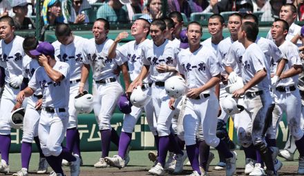 【甲子園】これぞグッドルーザー　関東第一アルプスが京都国際の校歌に手拍子　惜敗にも爽やかに勝者たたえる