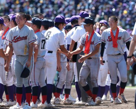 関東一は勝者に手拍子　京都国際は相手席に一礼　夏の甲子園