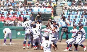 【甲子園】京都国際が史上初の延長タイブレークを制し初優勝　小牧監督「素晴らしい夏休みをもらえた」