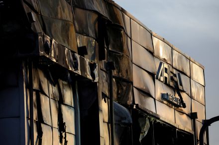 韓国の電池工場火災、品質不良原因と警察発表　6月発生・23人死亡