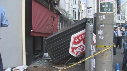 【速報】ラーメン店の看板が落下　1人けが　一時、店内に4人が取り残される　東京・港区