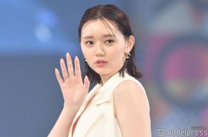 江野沢愛美、ディズニーで美脚全開 ミニスカ姿に「まるで姫」の声