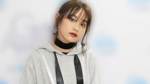 ＜高橋愛＞ワンピ水着で引き締まった美背中　「スタイルが10代」「ずっと可愛い」と話題