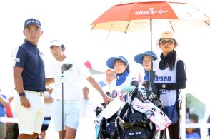 新婚の妻がキャディー「気負わず、伸び伸びと」　池村寛世が9位から逆転の3勝目狙う　スコア伸ばし7アンダー【KBCオーガスタ】