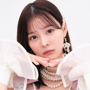 〝肩出しワンピ×ハーフアップ〟20代元アイドル女優 、あのちゃんとツーショットに「ビジュ天才だよ～」「髪型似合いすぎてる」の声