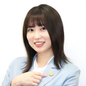 「誰も気づかないの！？」人気女優、ほぼ変装なしで甲子園へ「うそやん」「高校生でも違和感ない」